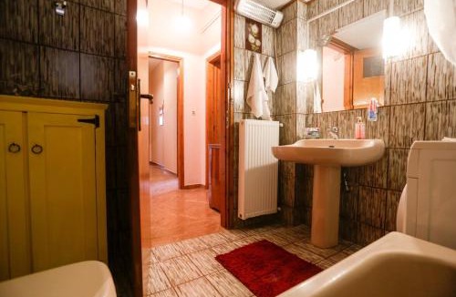 Kropia Apartment | Marousa's Country House 12 minutes from Athens Airport
