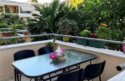 Vrilissia Villa | Marousi Escape - Conveniently situated - Quiet, Green & 5 min walk from trains