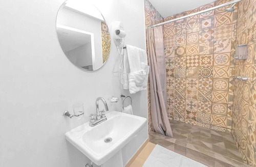 Tijuana Bed & Breakfast | MarvelousStudio KingBed - 10minWalkToBorder