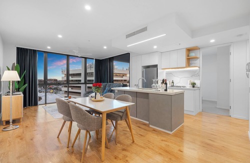 Woolloongabba Apartment | Massive Stadium View | 2BR | Free Parking|CBD