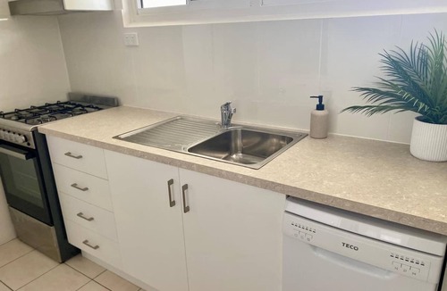 North Ward Apartment | Meander to the Strand on McKinley