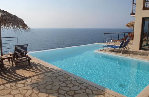 Agios Nikitas Villa | MILOS BAY VILLAS- Beachfront luxury villa with private pool, beach access