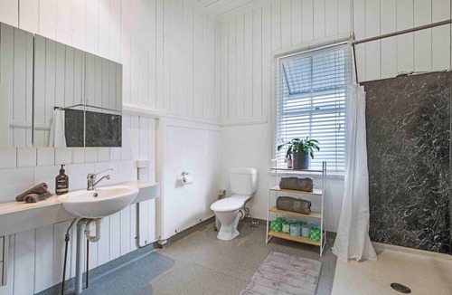 Milton House | Milton Top Floor 4Bd- 300m to Suncorp Stadium