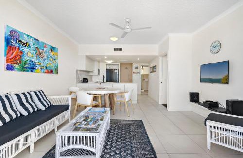 Alexandra Headland Apartment | Miss Alex l Beachfront Babe l Pool and Parking