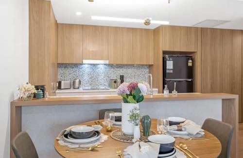 Kangaroo Point Apartment | Modern 2BR near The Gabba & BBQ