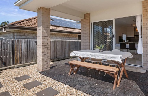 Deebing Heights House | Modern 3BR Home in Peaceful Deebing Heights