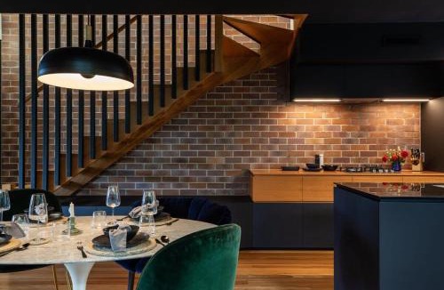 Norman Park House | Modern 3BR retreat with Sauna - The Loft