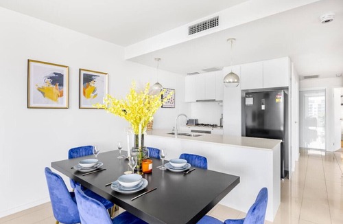 West End Apartment | Modern 3BR Riverside APT W/Parking near Shops&Park