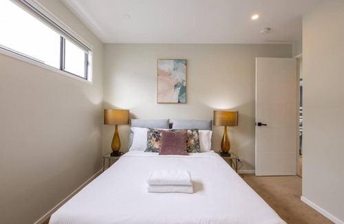 Rochedale House | Modern 5BR with Pool Scenic Views and Private Cinema