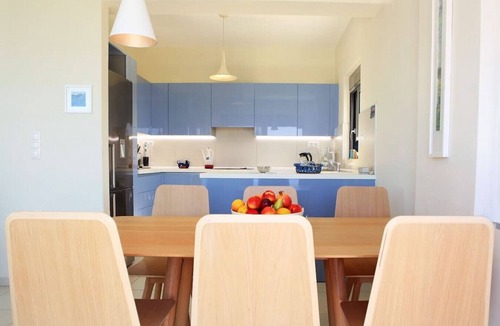 Kokkinon Khorion House | Modern Amafli Villa, 3BD, 2BA