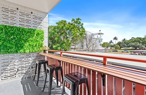 Cairns North Apartment | Modern Apartment with Esplanade Views Near the Hospital