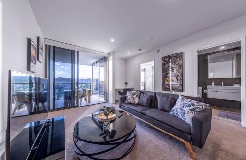 Toowong Apartment | Modern APT in Toowong with Mountain View