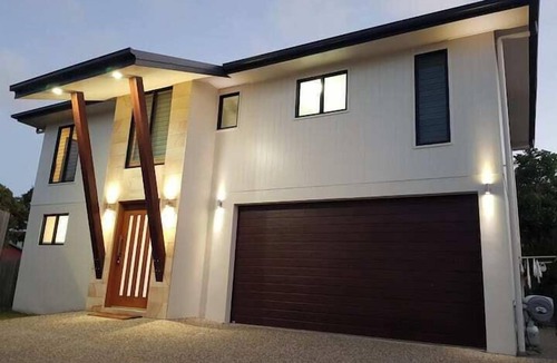 North Ward House | Modern Coastal Escape | Walk to Beach, Cafes & CBD