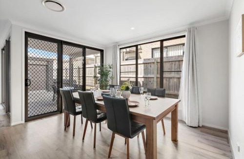 Mango Hill House | Modern Comfort Patio and Workstation with Garage
