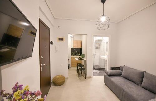 Larissa Apartment | Modern, comfortable apartment, in the heart of the city 2