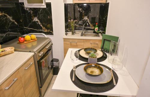 Larissa Apartment | Modern, comfortable apartment, in the heart of the city 2