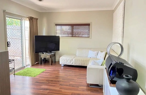 Whitfield House | Modern & Cosy Granny Flat in Cairns- WiFi included