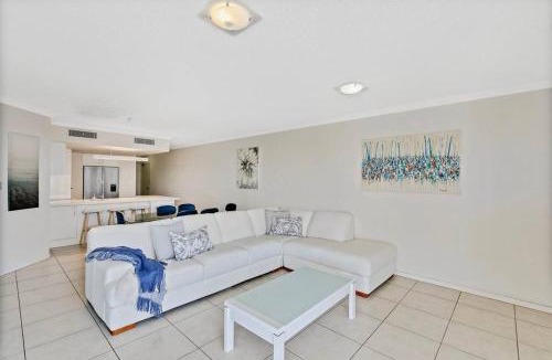 Maroochydore Apartment | Modern Cotton Tree Apartment With Views