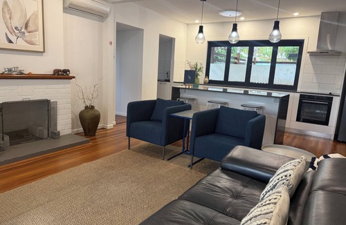 Graceville House | Modern family home in a leafy riverside suburb