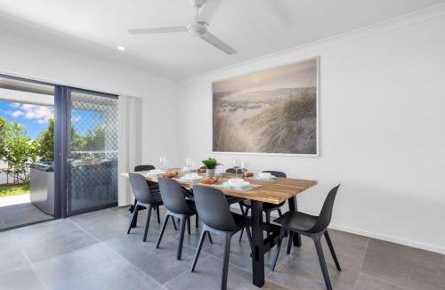 Trinity Beach House | Modern Home with Private Spa and Fenced Garden