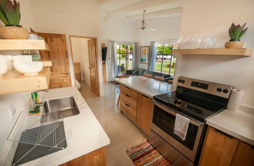 Barrio Santa Lucia Villa | Modern Villa 1 Block to the Beach and Town