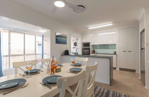 Moffat Beach Apartment | Moffat Beach Coastal Contemporary Unit A