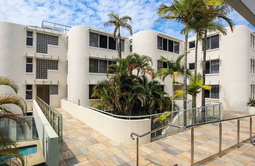 Caloundra Apartment | Monterey Lodge Unit 17, 27 Warne Tce Kings Beach