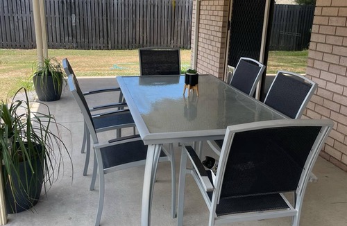 Point Vernon House | Monty's is in a central location close to the beach, cafe's and shops.