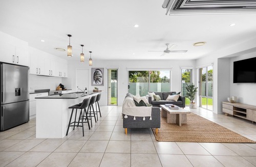Mooloolaba House | Mooloolaba Parkway Palms Retreat | Spacious 3BR with Patio & BBQ | Pet-Friendly