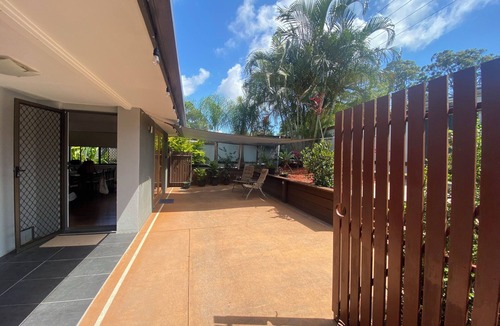 Mooloolaba House | Mooloolaba - Single storey house, 11 minute walk to the patrolled swimming beach