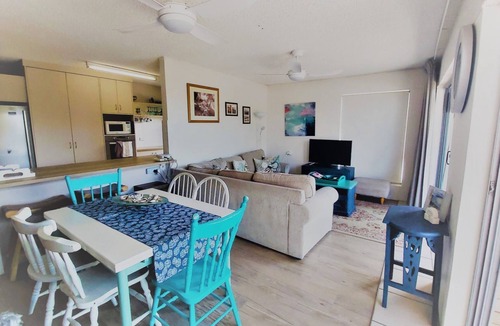 Caloundra Apartment | Moondara Unit 2, 21 Bulcock Beach Esplanade, Bulcock Beach