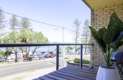 Caloundra Apartment | Moondara Unit 2, 21 Bulcock Beach Esplanade, Bulcock Beach
