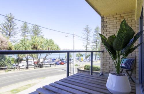 Caloundra Apartment | Moondara Unit 2 21 Bulcock Beach Esplanade Bulcock Beach