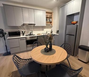 Redhill Apartment | Mountain Bay Apartment with Sea and Mountain Views