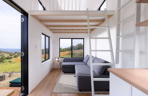 Theebine Cottage | Mountain top tiny home - Hideaway in the country.