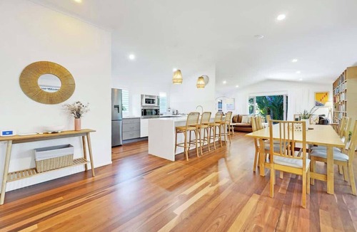 Mudjimba House | Mudjimba Beach Haven - Stroll to the sea