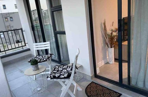 Greater Johannesburg Metropolitan Area Apartment | Munyaka executive 1 bedroom fully furnished apartment