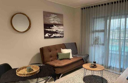 Greater Johannesburg Metropolitan Area Apartment | Munyaka executive 1 bedroom fully furnished apartment