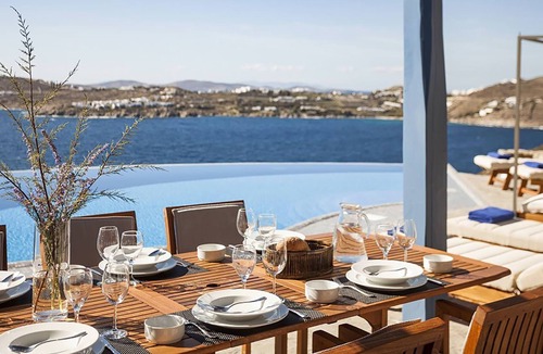 Paraga Villa | My Rental Homes - Villa Anassa: pool and private dock (possibility of boat rental)