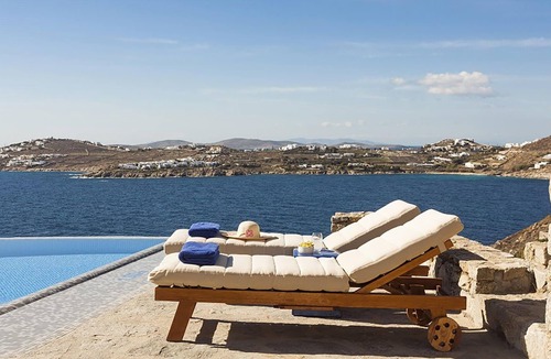 Paraga Villa | My Rental Homes - Villa Anassa: pool and private dock (possibility of boat rental)