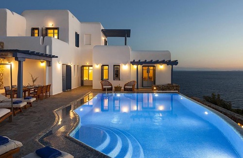 Paraga Villa | My Rental Homes - Villa Anassa: pool and private dock (possibility of boat rental)