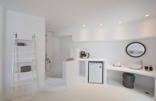 Tourlos Villa | My Rental Homes - Villa Opallia with spacious living and dining areas and a pool