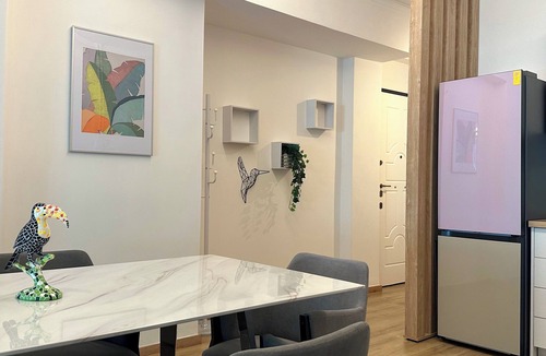 Petralona Apartment | N27 Purple Rainbow