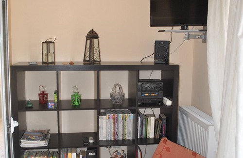 Palaia Fokaia Bed & Breakfast | Nantia's studio apartment with bathroom and large veranda