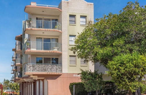 Kings Beach Apartment | Nautilus Unit 3 Kings Beach QLD