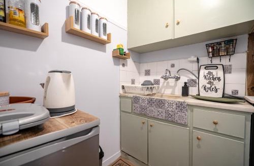 Filadelfeia-Chalkidona Apartment | Nea Filadelfia Studio for 2 by ΜΡS