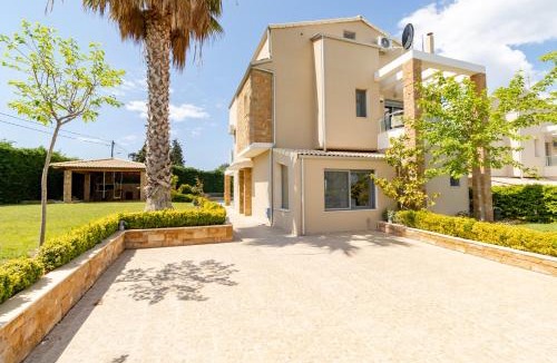 Nea Moudania Villa | Nefeli & Dina Villas by Diomedes Group