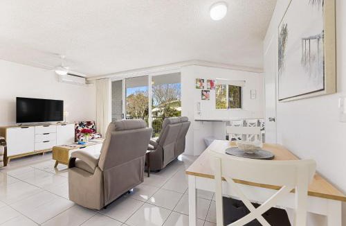 Golden Beach House | Nelson Point Unit 2 Golden Beach QLD