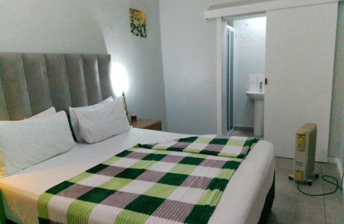 Eikenbosch Apartment | Neo & Ruks Guest Houses Boston Belleville 3