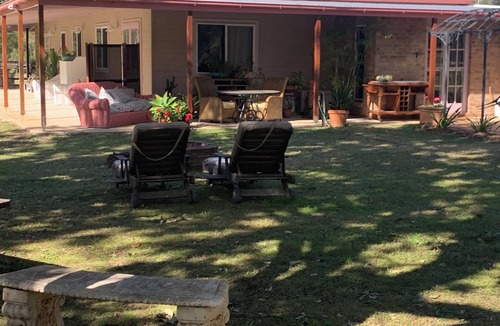 Shire of Gatton Apartment | Nestled at the Base of Toowoomba Range …A beautiful comfortable rural cottage .